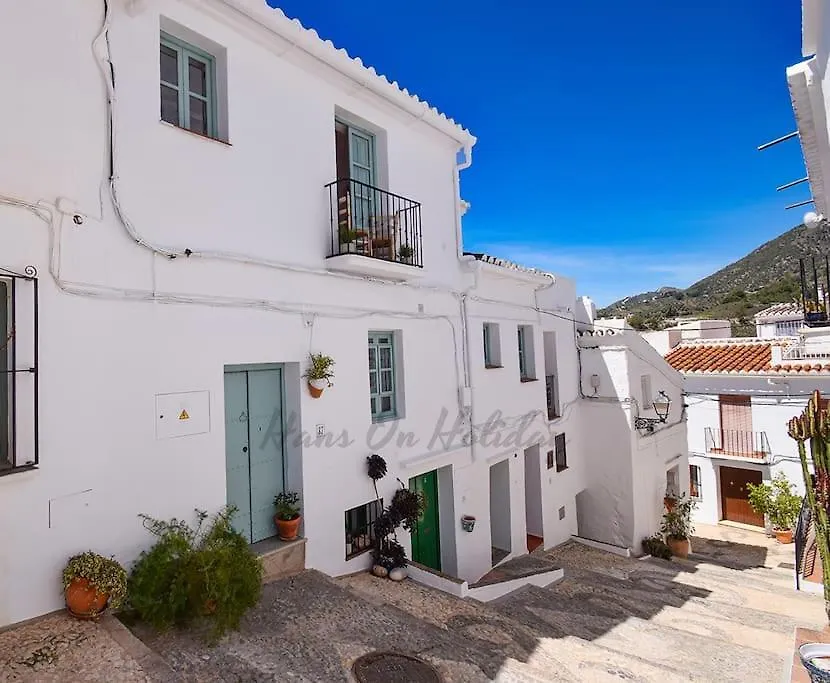 Ferienhaus Calle Alta 37, Frigiliana Luxury 3 Bedroom Center Townhouse With Large Terrace And Sea Views Hansonholiday Rentals